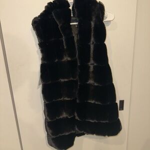 NWT Keniston Chic Black Faux Fur Vest